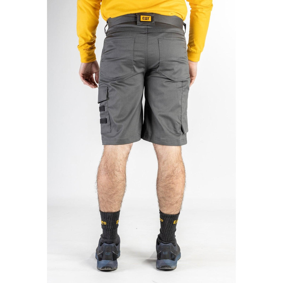 Shorts Tracker Cinza Escuro